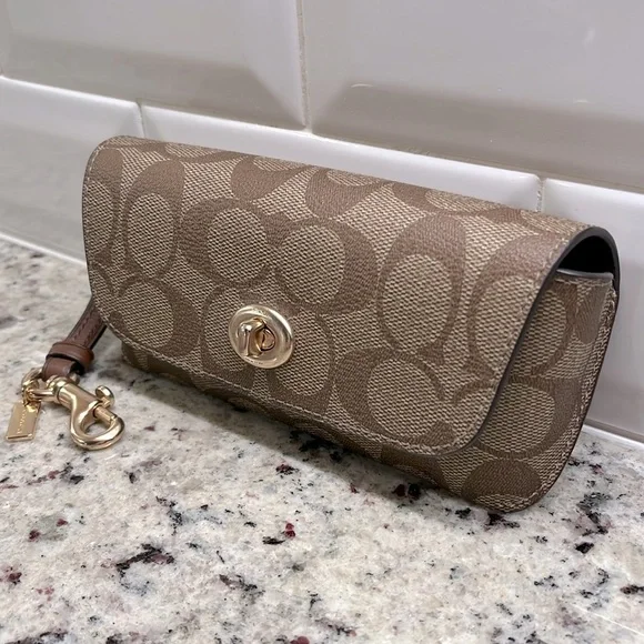 Coach Signature C Sunglass Case EUC - Picture 3 of 8